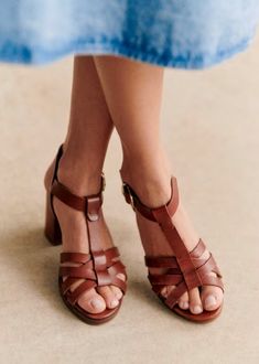 Florence Sandals - Natural heritage - Smooth cowhide leather - Sézane French Women Shoes, Romantic Shoes, Vintage Leather Sandals, Modest Mom, Paper Bat, Adidas Wallpapers, Dream Fashion, Natural Heritage, Suit Shoes