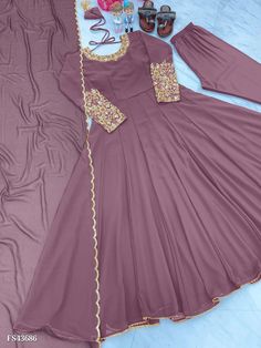 Anarkali Gown With Dupatta, Lehenga Outfit, Beautiful Anarkali, Simple Dress Casual, Party Wear Gowns, Simple Frock Design, Gown With Dupatta