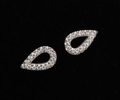 "These stunning teardrop halo stud earrings are unique and sparkly! They are modern and elegant and create a luxurious sophisticated look. Made of solid gold, and set with high-quality diamonds, they will make a breath-taking gift! Get these gold & diamonds halo stud earrings for your beloved wife, mother, sister or daughter, and she will cherish them forever! ✿ Item details ✿ ✿ Materials: - 32 white diamonds of 0.16 CT; Color: D-F, Clarity: VS2-VS1. - 14k // 18k White//Yellow/Rose Gold - per yo Beautiful Jewelry Diamonds, Teardrop Diamond, White Gold Diamond Earrings, Gold Diamond Earrings Studs, Halo Stud Earrings, Gold Diamond Studs, Pretty Pendant, Halo Earrings Studs, Gold Diamond Earrings