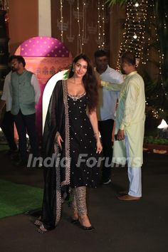 Disha Patani snapped at CM’s residence for Ganpati Darshan Kapil Sharma, Legendary Singers