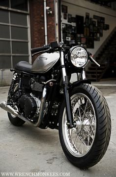 a black motorcycle parked in front of a building