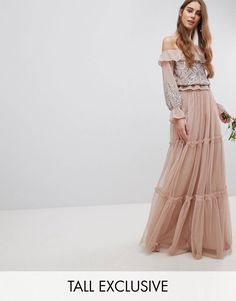 Gerade als ich dachte, ich brauche nichts Neues von ASOS, fiel mir auf, dass ich vielleicht doch… Bridesmaid Skirt, Tall Skirt, Bridesmaid Skirts, Illustration Sketchbook, Silk Maxi Skirt, Prom Style, Fashion Updates, Wedding Outfit, Lace Skirt