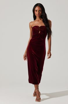 Sweetheart velvet midi dress Metal u-bar support at bust Built in bra with hook closure Boning at bodice Fully lined Hand wash cold, do not bleach, line dry Iron low if needed, do not tumble dry Self: 92% Polyester, 8% Elastane Lining1: 90% Polyester, 10% Elastane / Lining 2: 90% Polyester, 10% Elastane Style #ACDR102429 Black Tie Bridesmaids, Fall Floral Dress, Velvet Midi Dress, Astr The Label, Women Formals, Formal Dresses For Women, Long Sleeve Bodycon Dress, Solid Dress, New Arrival Dress