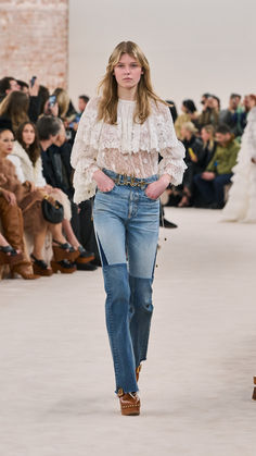 Haute Couture Style, Look Boho Chic, Stil Boho, Mode Boho, Denim Trends, Flare Leg Jeans, Chic Outfit