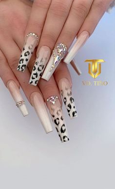 Stylish Nail Art Design Ideas 2021 : Snow leopard nail art. A stylish and creative nail set that you should try. leopard nail design ideas Nails Art Ideas, Nails Art Designs, Star Nail Art, Art Design Ideas, Nail Art Pen, Nails 2021