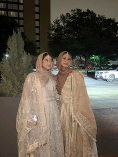 Eid Outfits Hijab, Eid Celebration Ideas, Eid Outfits For Teens, Eid Gift Ideas, Celebration Photography, Eid Abaya, Estilo Hijab, Desi Dress, Eid Crafts