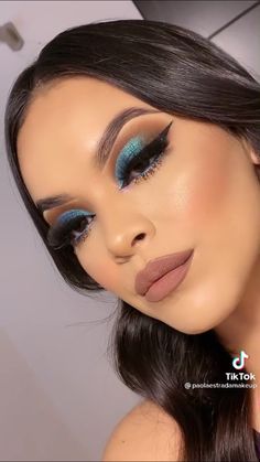 Rime Stone Makeup, Blue Quinceanera Makeup Looks, Blue And Brown Makeup Looks, Baby Shower Makeup Ideas Blue, Green Blue Makeup, Makeup Celeste, Blue Glam Makeup