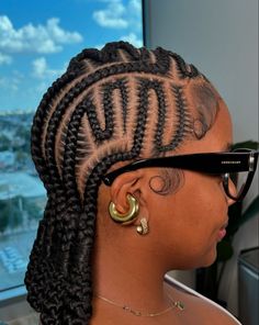 #hair #braids #braidsforblackwomen #braidsbraidsbraids #hairstyles #hairstylesforblackwomen #stitchbraids #knotlessboxbraids #fulani #boho #squiggly #braidedhairstylesforblackwomen #2000s Braids With Designs, Trending Braids, Braids Designs