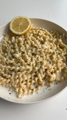 Italian Pasta Meals, Lemon Pasta Bake, Lemon Cheese Pasta, Fusilli Pasta Recipes, Ditalini Pasta Recipes, Garlic Lemon Pasta, Lemon Cream Pasta, Crispy Pasta, Lime Pasta