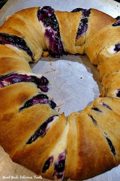 a blueberry bundt cake sitting on top of a pan