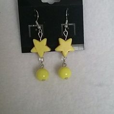 New With Tags This Custom Handmade Pair Of Yellow Star Dangle Hook Earrings Hang Almost 2 Inches Long. Made Of Acrylic Beads So Lightweight And Also Nickel Free. Star Earrings Aesthetic, Kawaii Earrings, Earrings Aesthetic, Yellow Star, Yellow Earrings, Acrylic Beads, Star Earrings, Hook Earrings, Earrings Handmade