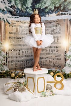 Nutcracker Photo Backdrop, Studio Fall Mini Sessions, Photo Backdrops For Parties, Front Yard Birthday Decorations, Christmas Photography Set Up, Christmas Pics Ideas, Elegant Christmas Photoshoot, Christmas Photo Session Ideas, Unique Christmas Photoshoot