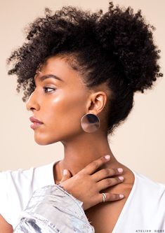 Garance Dore, Stylish Short Haircuts, Afro Textured Hair, Pelo Afro, Beautiful Curly Hair, Hairdos For Short Hair, Natural Curls Hairstyles, Natural Hair Updo, Natural Hair Inspiration