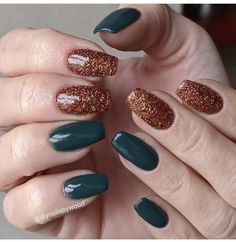 Fall Nail Art Designs Sparkle, Nails Hunter Green, Dark Green Nail Ideas, Fall Glitter Nails, October Nails Fall, Nails Dipped, Dark Green Nail, Winter Manicures, Nail Ideas For Fall