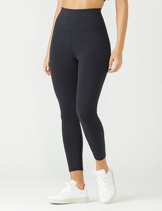 A 7/8 length version of our best-selling Pure Legging. Our Pure 7/8 was created to offer effortless, unrestricted mobility while you bend, move and stretch. Our cutting edge GLYDERONE™ fabric feels so incredibly soft and light as air against your body, you might forget that you're wearing anything. This 5" high waist bottom offers above-the-belly-button coverage without restricting comfort or movement, and is created with our perfected interlock knitting process that makes it so bullet proof on Black Leggins, Tapered Sweatpants, Look Legging, Outfits Athletic, Black Leggings Outfit, Bullet Proof, Cute Leggings, Performance Leggings, High Waist Bottoms