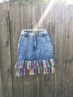 Vintage 90's Mizz Lizz Acid Wash Style with Plaid Embellishment at the Bottom Denim Jean Skirt by VintageVanShop on Etsy Jeans Upcycle, Shabby Chic Boho, Boho Denim, Denim Jean Skirt, Repurposed Clothing, Boho Chic Outfits, Denim And Lace, Denim Crafts, Jeans Rock