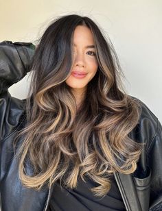 100 Balayage Highlights for Blondes & Brown Hair - Organic Beauty Lover Black Hair Caramel Money Piece, Caramel Money Piece, Warm Tone Balayage, Caramel Hair, Brunette Balayage Hair