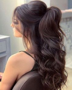 Pictures and descriptions of prom hairstyles for long hair popular in 2022 featuring ponytails, braided styles, buns, and fishtail braids. Hairstylist Inspiration, Formal Hairstyles For Long Hair, Quince Hairstyles, Long Hair Wedding Styles, Prom Hairstyles For Long Hair, Wedding Hair Inspiration, Haircut Hairstyle, Hair Up Styles