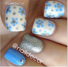 Holiday Nails Easy, Holiday Nail Designs, Spring Nail Art, Flower Nail Art, Nail Designs Glitter, Simple Nail Designs, Cute Nail Designs, Floral Nails, Fancy Nails