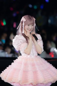 Jpop Idol Aesthetic, Jpop Idol Outfit, Jpop Idol Outfits, Pose Models, Jpop Aesthetic, J Fashion, 2000s Fashion