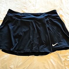 Brand New Women's Nike Tennis Skirt With Attached Shorts Red Tennis Skirt, Nike Skort, Nike Skirt, Nike Tennis Skirt, Nike Skirts, White Tennis Skirt, Nike Fit, Denim Jean Skirt, Nike Tennis