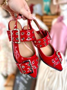 Eyelet belt strap slingback flats. Low Block Heel Sandal, Urban Shoes, Statement Shoes, Stylish Footwear, Trendy Sandals, Heeled Mules Sandals, Chic Sandals, Slingback Flats, Low Heel Sandals