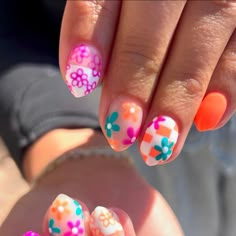 Mclayne Hutchings on Instagram: "Bring on summer and all the cute nails to follow 🌸 • • Inspo: @jenna_nailedit  #gel #gelnails #gelpolish #gelmanicure #gelnailart #nails #nailsnailsnails #nailsofinstagram #nailsart #nailsonfleek #nailsoftheday #nailsinspiration #nailsfashion #utahnails #summernails" Retro Nails, Spring Acrylic Nails, Classy Acrylic Nails