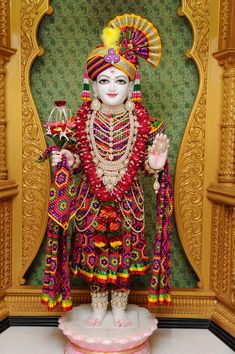 Gold Wallpaper Phone, Old Bollywood Songs, Krishna Hd, Laddu Gopal Dresses, Woolen Dresses, Lord Krishna Hd Wallpaper, Hand Work Embroidery