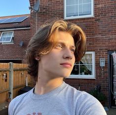 Hair Styles Men Medium, Hair Cuts Long Hair, Hair Cuts Long, Middle Part Haircut, Hairstyles Thick Hair, Hair Styles Men, Surfer Hair, Middle Part Hairstyles, Mens Hairstyles Medium