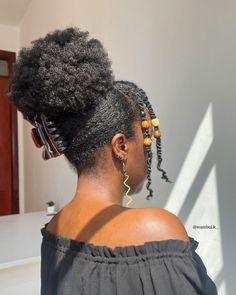 20 Effortlessly Chic Claw Clip Hairstyles for Every Occasion - 160grams Hair Accessories Updo, Natural Hair Pictures, Claw Clip Hairstyles, Journey Art, Diy Hair Masks, Beautiful Black Hair, Quick Natural Hair Styles, Afro Textured Hair, Beautiful Natural Hair