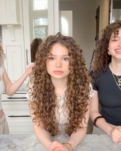 Dream Hair Curly, Curly Hair Long Aesthetic, Demetria Kalogeras Hair, Kalogera Sisters Hair, Types Of Curly Hair Cuts, Kolgeras Sisters, Haircuts For 3b Curly Hair, Sunday Kalogeras Aesthetic, Curly Cut Long Hair