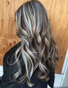 43 Highlights for Gray Hair That Look Cool and Crazy in 2023 Chocolate Hair, Dark Hair With Highlights, Silver Blonde, Blending Gray Hair, Hair 2024, Gray Hair Highlights, Hair Color Highlights, Brown Blonde Hair