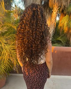 gold baby 🌞💫✨ Long Curly Hair Cuts, Aesthetic Haircuts, Coquette Hairstyles, Girls With Curly Hair, Long Hair Curly, Curly Hair Girl, Healthy Curly Hair