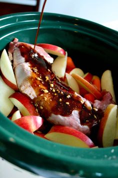 an apple and pork dish in a crock pot with text overlay that reads slow - cooker apple maple pork tenderie