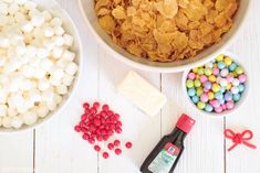 the ingredients to make this dessert include cereal, marshmallows, and candy