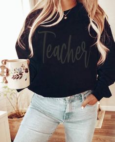 Oversized Black T-shirt With Lettering, Black Slogan T-shirt For Fall, Black Fall T-shirt For College, Trendy Black Tops With Lettering, Trendy Black Top With Lettering, Trendy Long Sleeve T-shirt With Lettering, Black Casual Tops With Lettering, Casual Black Tops With Lettering, Black Letter Print Sweatshirt For Fall