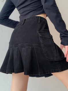 Material : Polyester, dark wash denim Closure Type: Zip and button fastening Design: Two cargo pockets on the sides, pleated Waist Type: High Style : Y2k aesthetic Size (cm) Waist Hips Length S 66 92 36 M 70 96 37 L 74 100 38 Size (inch) Waist Hips Length S 25.98 36.22 14.17 M 27.56 37.80 14.57 L 29.13 39.37 14.96 Skirt Reference, Cute Aesthetic Hello Kitty, Plus Size Long Skirts, Aesthetic Hello Kitty, Denim Pleated Skirt, Anime Sanrio, Streetwear Korean, Short Pollera, Vintage Denim Skirt