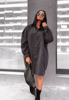 Denim Shirt Dress Outfit, Black Denim Shirt, Oversized Denim Shirt, Look Plus Size, Denim Shirt Dress, Tshirt Outfits, Curvy Outfits, Denim Overalls