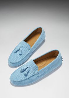 Hugs & Co. blue tasselled loafer driving shoes for women. Moccasin style driving loafers in luxurious blue suede upper embossed with a Gecko print pattern and lined with a soft leather for extra comfort. Made in Portugal 100% Suede Upper featuring a 100% Leather Lining Rubber studded sole Moccasins Style, Driving Loafers, Driving Shoes, Blue Suede, Gecko, Print Pattern, Moccasins, Loafers Men, Soft Leather