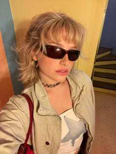 Indie Blonde Hair, Short Blonde Hair With Fringe Choppy Bobs, Short Blonde Fringe, Blonde Short Hair Bangs, Blonde Mullet Women, Short Blonde Mullet, Short Blonde Hair With Fringe, Hairstyles In The 90s, Hair Styles Quick Weave