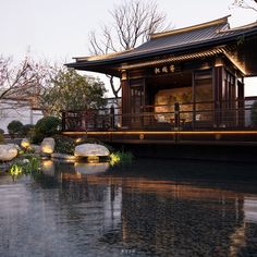 Asian House Exterior, Chinese Villa, Chinese Modern House, Japan House Design, Asian House, Japanese Interior Design