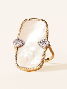 The Sangha Mother-of-Pearl ring is an iconic and resolutely chic ring.


 Behind Sangha rings, there is artisanal manufacturing for quality pieces, made to follow you everywhere. Chic Rings, Rock Outfits, Strawberry Quartz, Delicate Rings, Pearl Size, Pearl Ring, Pave Diamonds, Long Necklace, Semiprecious Stones