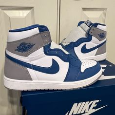 Air Jordan 1 Retro High Og 'True Blue' Brand New Size 9 Blue Combat Boots, Air Jordan Blue, Nike Shoes Women Fashion, Af1 Custom, Pretty Sneakers, Nike Shoes Air Force, Blue Jordans, Nike Fashion Shoes, Preppy Shoes