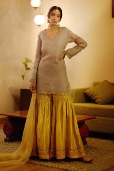 Silk Gharara, V Neck Kurta, Organza Embroidery, Indian Outfits Lehenga, Casual Indian Fashion, Indian Dresses Traditional