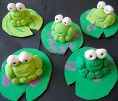 there are four green frog cakes on top of each other