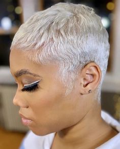 Black Women With Short Hair, Platinum Pixie Cut, Short Natural Hairstyles, Women With Short Hair, Natural Hairstyles For Black Women, Platinum Blonde Pixie