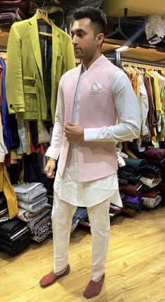 Pink Koti For Men, Men Bridal Wear Indian, Roka Outfit For Men, Long Nehru Jacket For Men, Summer Wedding Outfits Indian Men, Kurta Bandi For Men, Sadri Designs For Men, Men Reception Outfit, Kurta With Jacket For Men