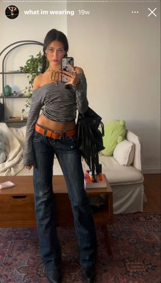 Low Rise Jeans Outfit Aesthetic, Low Rise Jeans Outfit 2000s, Low Rise Jeans Outfit, 2000s Outfit, Outfits 2000s, Jeans Outfit, Mode Inspo, Low Rise Jeans, Mode Inspiration