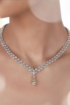 #diamond #diamondnecklace #diamondnecklacedesign #necklacedesign Thick Diamond Necklace, Luxury Necklace Diamonds, Diamond Jwellary, Diamond Necklace Elegant, Elegant Diamond Necklace, Long Diamond Necklace, Necklace Design Ideas, Necklace For Wedding, Diamond Necklace Wedding