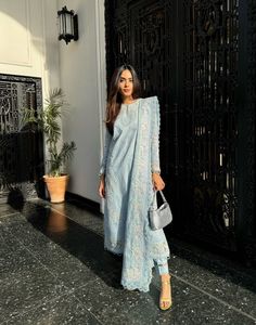 Celebrity Fashion Looks, Pakistani Dresses Casual, Suit Designs, Ethnic Wear, Pakistani Dresses, Girly Girl